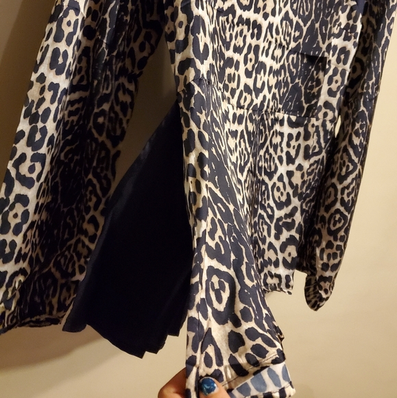 NWT Navy Cheetah Print Long Sleeve Top S-M-L - Picture 4 of 13